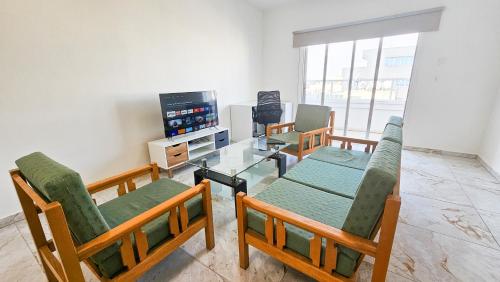 Central Rooms, 500m to Larnaca Marina