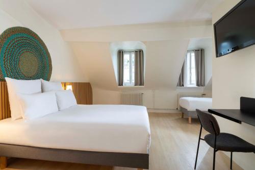 Postel nebo postele na pokoji v ubytování Hotel Korner Sorbonne