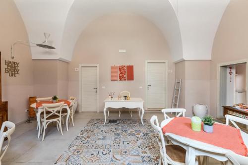 a kitchen and dining room with tables and chairs at D Home B&B in Oria