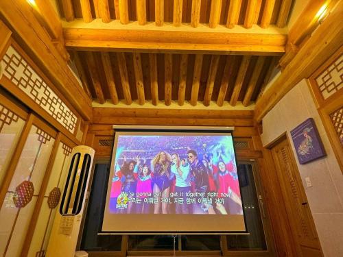 a large television in a room with a large screen at Hanok Stay - JukRokJungSa in Gurye