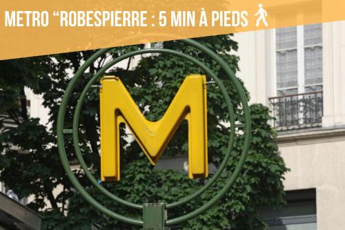 a sign with a large yellow m in a circle at Loft Évasion aux Portes de Paris in Bagnolet