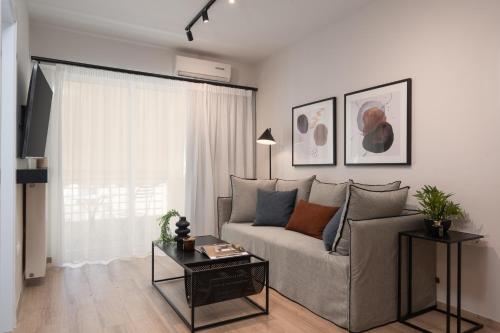 Modern Apartment in Athens with Balcony