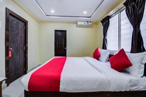 Gallery image of Hotel O Amrut Executive in Phūrsungi