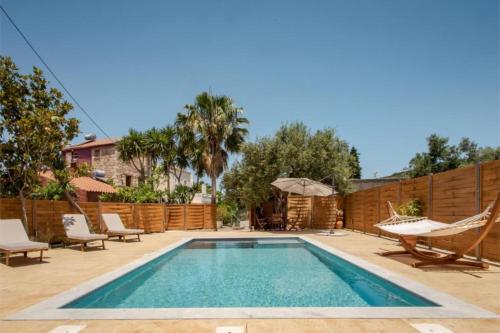 Bazén v ubytování Avocado Villas nebo v jeho okolí