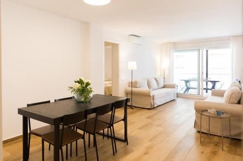 Apartamento con Piscina a 100 M de la playa