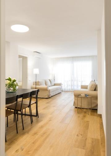 Apartamento con Piscina a 100 M de la playa
