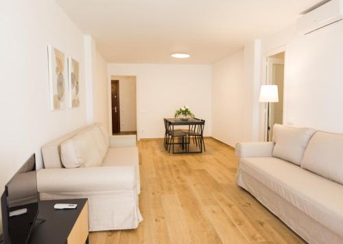 Apartamento con Piscina a 100 M de la playa