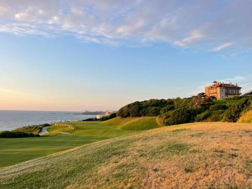 a golf course with the ocean in the background at HARITZAGA chambre d'hôte terrasse & jardin privé in Biarritz