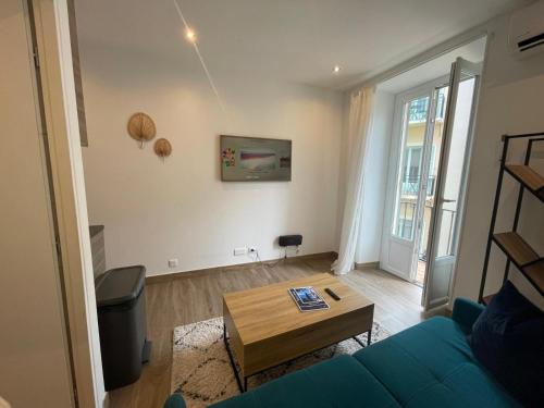 Studio calme et central avec clim