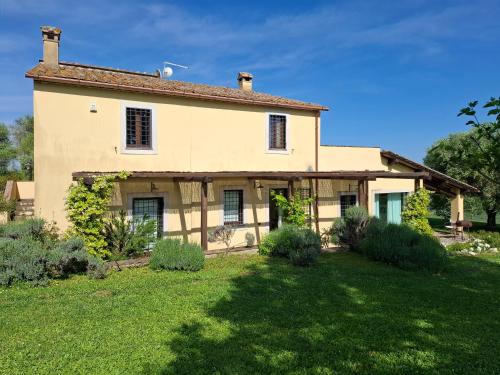 an old house with a yard in front of it at IL CASALE DEGLI ULIVI- Splendido casale panoramico con piscina a 30 min da Roma GRA in Calvi dellʼ Umbria
