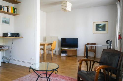 Photo de la galerie de l'établissement Cozy Apartment near the Eiffel Tower, à Paris