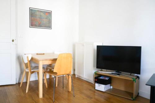 Photo de la galerie de l'établissement Cozy Apartment near the Eiffel Tower, à Paris