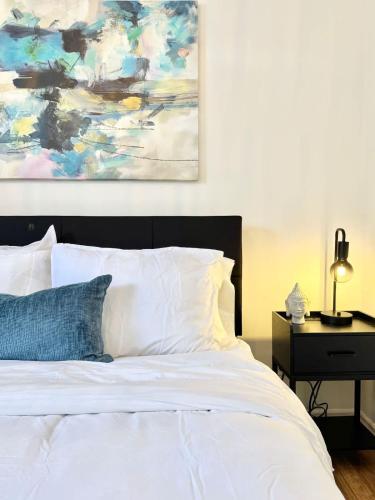 Katil atau katil-katil dalam bilik di Le Cozy Unit #3 2 Bedroom in Quebec