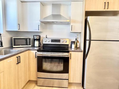 Dapur atau dapur kecil di Le Cozy Unit #3 2 Bedroom in Quebec