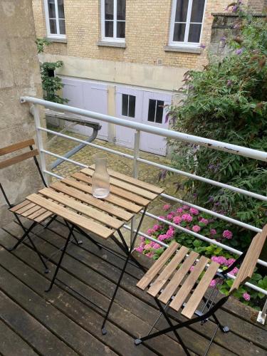 Un balcón o terraza en L’élégant