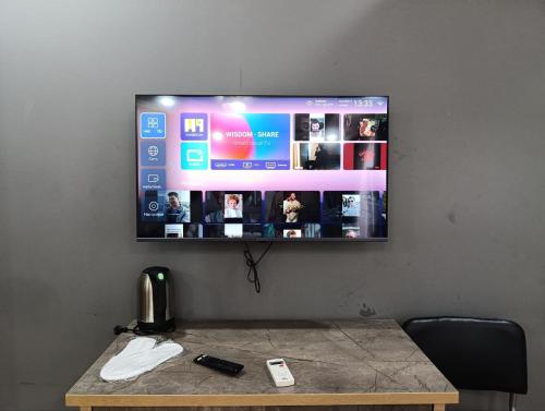 TV a/nebo společenská místnost v ubytování Art Hostel 2