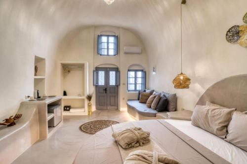 Panoramic Villa in Akrotiri with Stunning Views