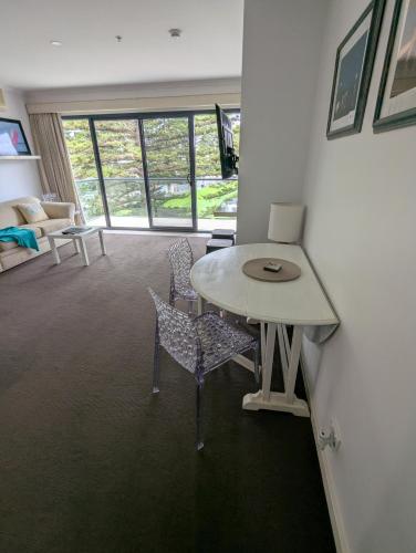 a room with a table and chairs in a room at The Heart of Glenelg in Glenelg