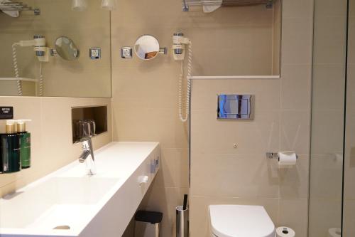 Koupelna v ubytování Clarion Hotel Arlanda Airport Terminal