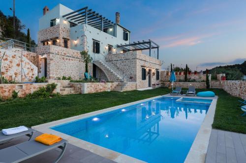 Bazén v ubytování Ferienhaus In Achlades Mit Privatem Pool nebo v jeho okolí