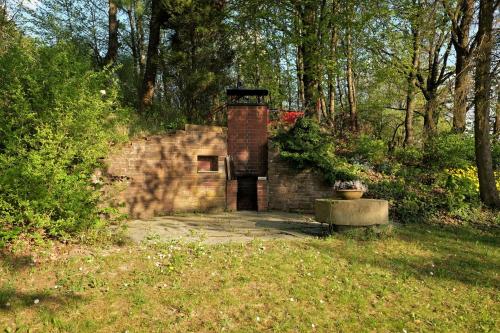 a brick building in the middle of a field at Ferienhaus Mit Einer Umwerfenden Panoramaaussicht in Glotzdorf