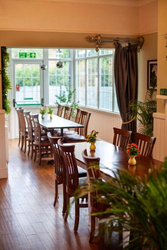 Un lugar para sentarse en Pine Lodge Hotel & Restaurant Mansfield