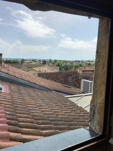 Balkoni atau teres di Le Perchoir de Cyrano