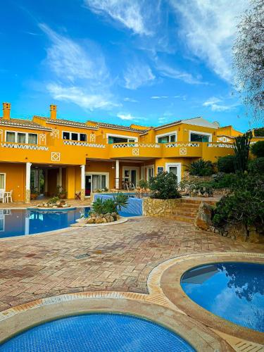 an image of a house with a swimming pool at Montinho De Ouro in Luz