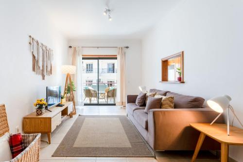 Tropical 2 BDR Apt in Lagos Centre by LovelyStay