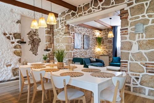 Maison de ville familiale, 5 chambres, terrasse, à 20 minutes du centre ville