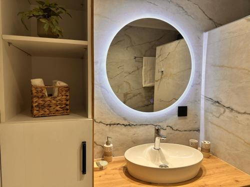 Ванная комната в La casa di Bei-peaceful and secluded retreat with private pool- By Villa Mana Gers