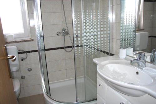 Bilik mandi di Apartman Dzafic