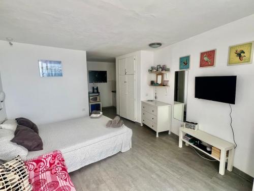 Studio Sol - Cozy Studio Apartment, Communal Pool
