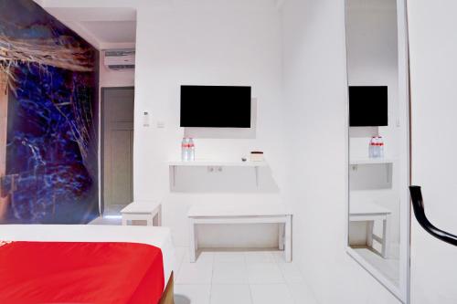 TV a/nebo společenská místnost v ubytování Hotel O Nawangwulan