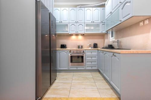 Stylish 2BDR Exarchia Apt with Balcony and Workspace