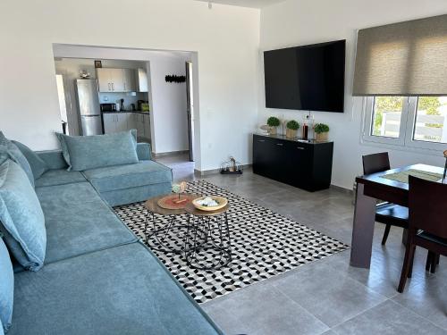 A seating area at Mira Sea View Residence