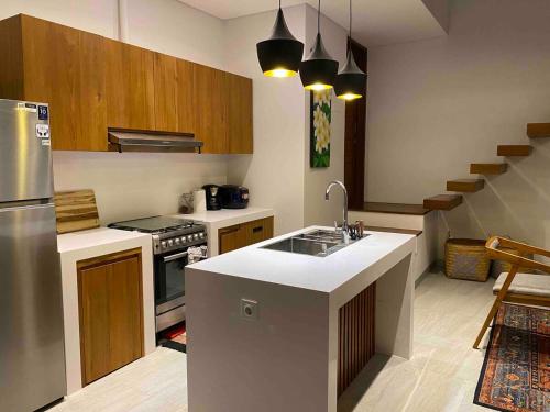 Una cocina o cocineta en Villa Garuda - above it all!
