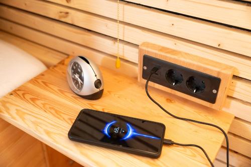 a table with a computer mouse and a mouse at anderswo - Urlaub im Allgäu in Leutkirch im Allgäu