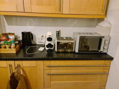 Nhà bếp/bếp nhỏ tại Rooms in Brixton