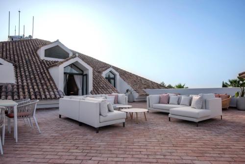 Ruang duduk di SO/ Sotogrande Spa & Golf Resort Hotel