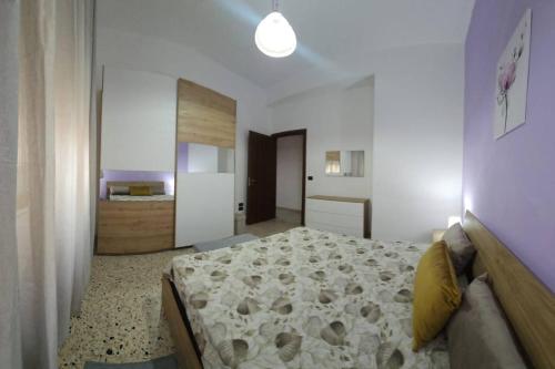 Ένα ή περισσότερα κρεβάτια σε δωμάτιο στο Monolocale e Bilocale centro RC