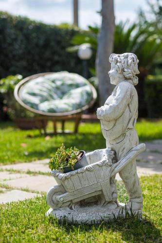 Κήπος έξω από το Villa AnnaRò