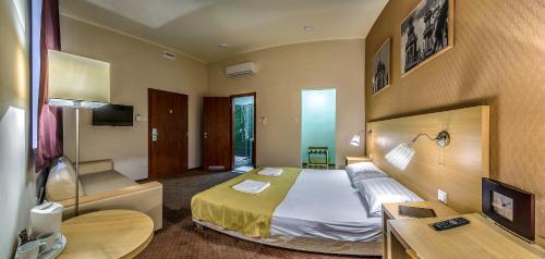 Tempat tidur dalam kamar di Budapest Citi Guesthouse - self check in