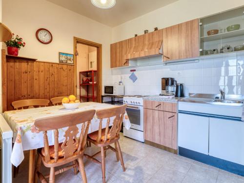 Kuchyň nebo kuchyňský kout v ubytování Apartment Marija-2 by Interhome