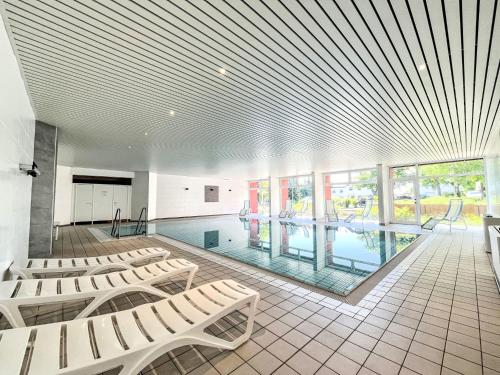 Πισίνα στο ή κοντά στο Apartment B1010 by Interhome