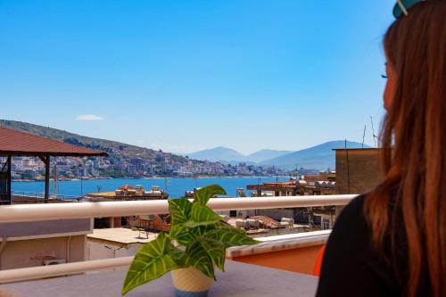 Sarah's Apartments - 5 min walk to Beaches & Boulevard - big balcony!