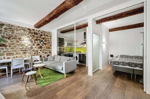 Modern 1BR FLAT IN CANNES CENTER Prime location