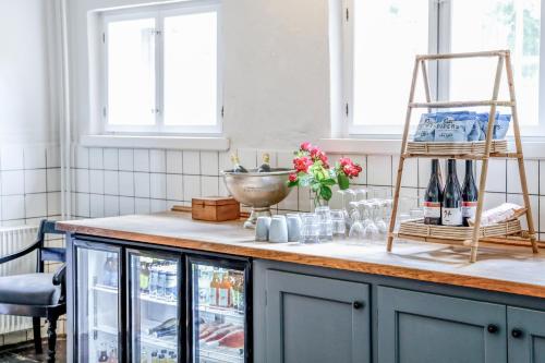a kitchen island with a counter with wine bottles at Lundsgaard Gods Badehotel in Kerteminde
