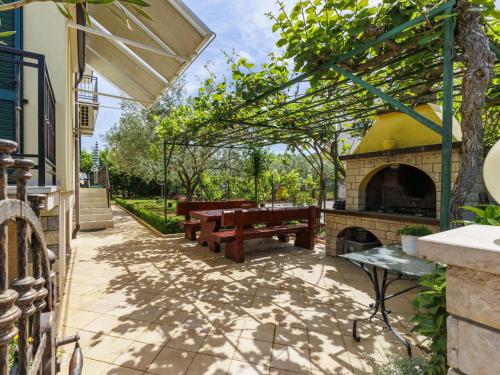 Apartment Jenny-1 by Interhome