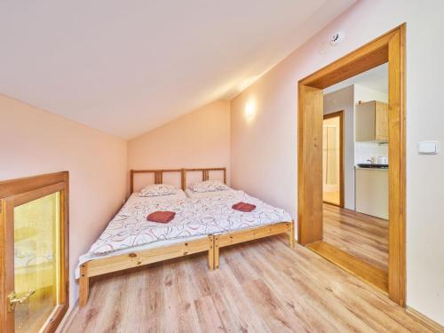 Postel nebo postele na pokoji v ubytování Apartment Koreff-4 by Interhome